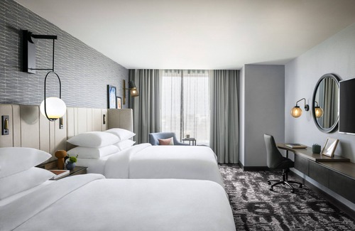 Kearney Hotel | Crowne Plaza Kearney by IHG
