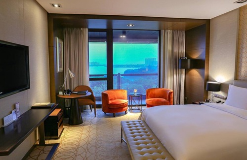 Yunlong District Hotel | Crowne Plaza Xuzhou Dalong Lake by IHG