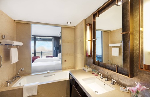 Yunlong District Hotel | Crowne Plaza Xuzhou Dalong Lake by IHG