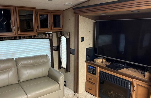 Ashburn House | Cruiser Travel Trailer fully hooked up and ready for you to enjoy!