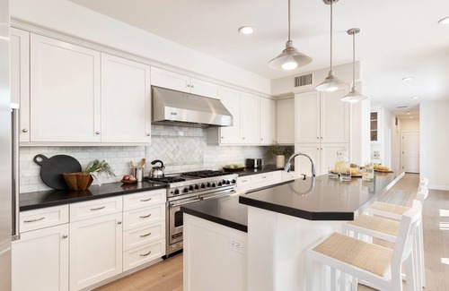 East Side Costa Mesa House | Crystal Cove by AvantStay | Gorgeous & Charming Newport Home!