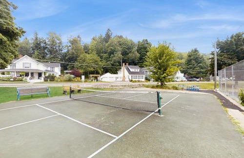 Beulah House | Crystal Lake Getaway