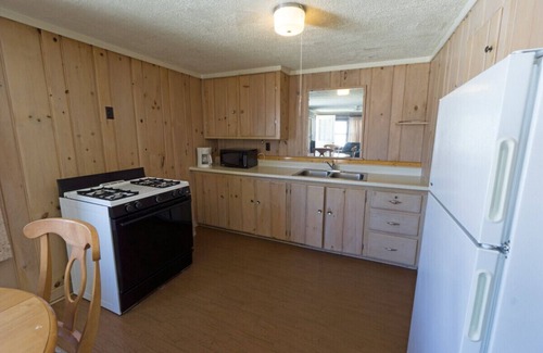 Beulah Hotel | Crystal Lake Resort