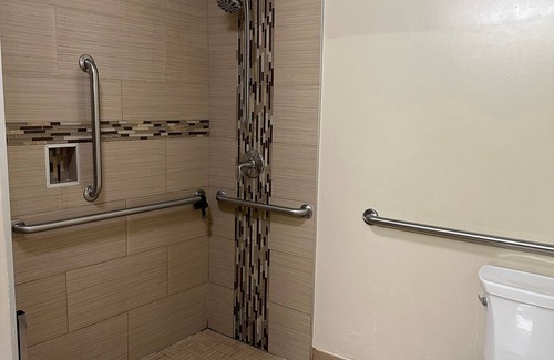 Maywood Hotel | Crystal Palace Inn