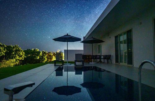 Ueno Villa | Crystal Villa Bayside