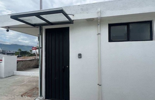 Tuxtla Gutierrez Apartment | Cuarto de servicio con AC @ Starbucks La Fuente