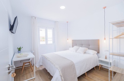 Torre de Benagalbon Bed & Breakfast | Cubo's Hostal William's Sunny 3 with Breakfast/free wifi/air conditioning