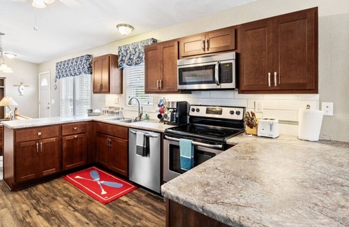 Delong House | Culver Lodge | 3BR/2BA, Near Lake Max & Academies