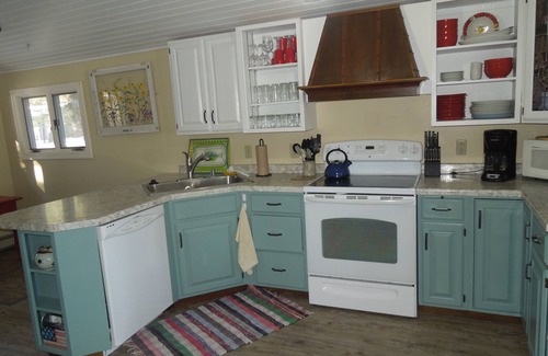 Waupaca Cottage | Cumley's Journeys End cottage on McCrossen Lake, Chain ‘O Lakes