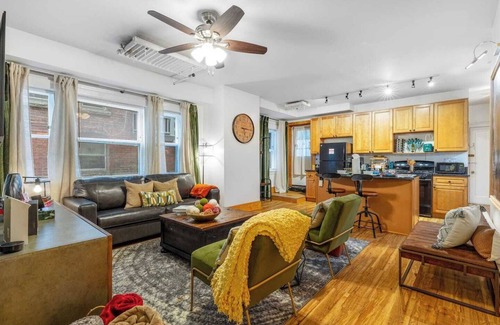 Cleveland Apartment | Curated 2BR in Cleveland’s coveted Cedar-Fairmount district—steps from Case Western, University Cir, museums/fine dining. Ideal for medical & business pros, families, students, or extended stay seeking style, comfort, & a walkable, upscale location.