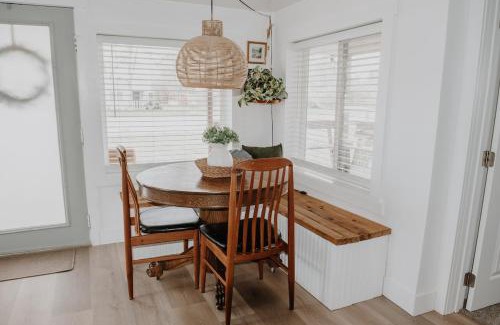 Ucon House | Curio Cottage