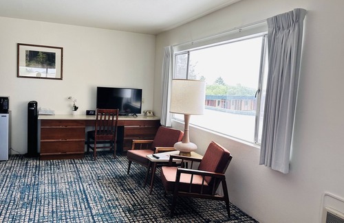 Crescent City Hotel | Curly Redwood Lodge