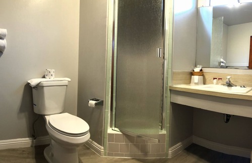 Crescent City Hotel | Curly Redwood Lodge