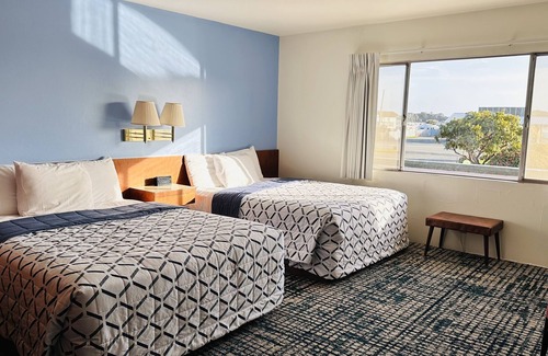 Crescent City Hotel | Curly Redwood Lodge