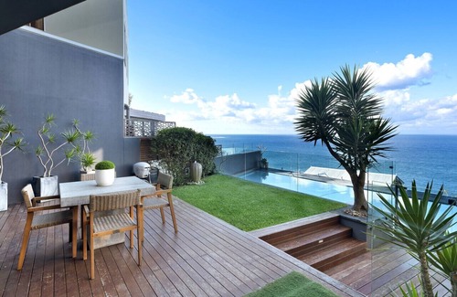 North Curl Curl House | Curly Sunrise - Oceanfront