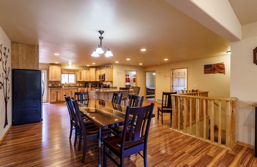 Custer House | Custer Connection | 5 Bed, 3 Bath