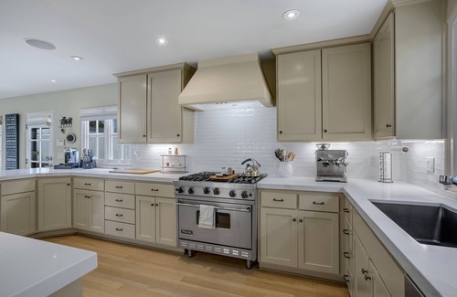 Old Palo Alto House | Custom Home minutes to Stanford University & Medical Center. Private setting!