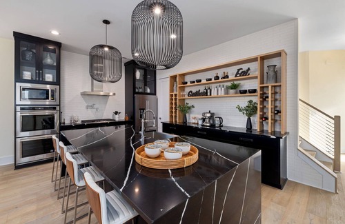 East Durham House | Custom Home Near Duke~Fast WiFi & Easy Check in