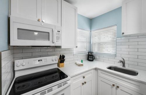 Madeira Beach Apartment | Cute and Cozy Unit- John's Pass - Surf Song #211