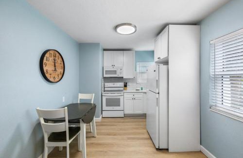 Madeira Beach Apartment | Cute and Cozy Unit- John's Pass - Surf Song #211