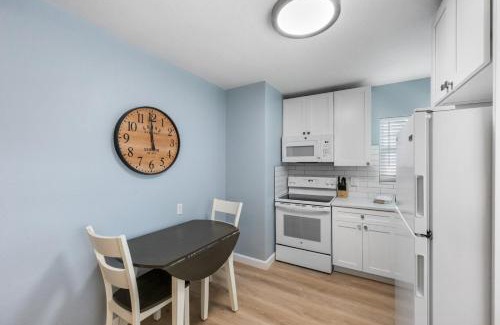 Madeira Beach Apartment | Cute and Cozy Unit- John's Pass - Surf Song #211