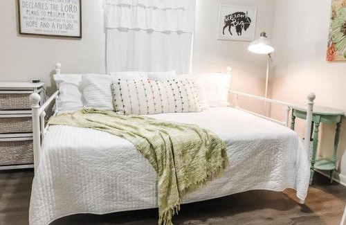 Searcy House | Cute Bleu Bison House -Sleeps 8 1 Block From HU