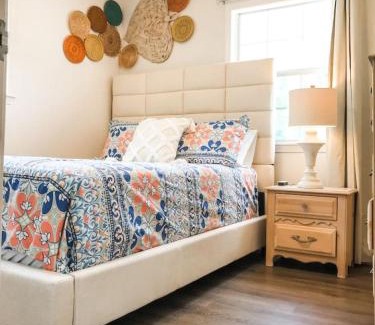 Searcy House | Cute Bleu Bison House -Sleeps 8 1 Block From HU