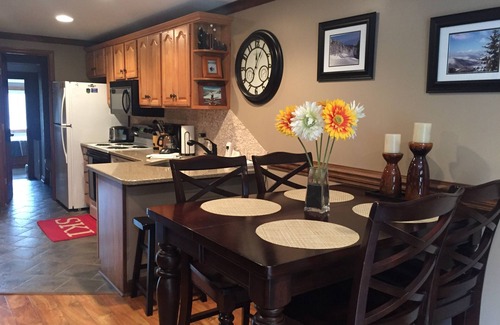 Snowshoe House | Cute&Comfortable 2BR/2BA Ski-Out Condo - NEWLY RENOVATED!