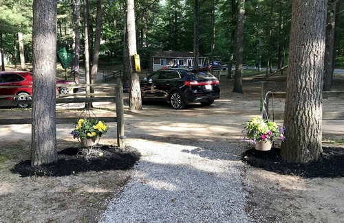 Mayfield Cottage | Cute Cottage on Arbutus Lake with Washer & Dryer, minutes to Traverse City