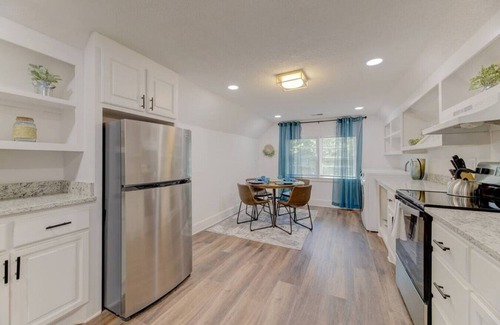 Columbia Apartment | Cute Double-Suite Columbian Apartment Home!