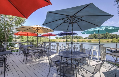 Walnut Grove Cottage | Cute One Bedroom Cottage along the Sacramento River