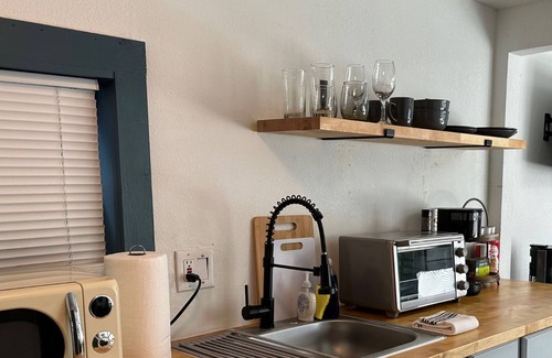 Central Oklahoma City Apartment | Cute Tiny House With Fenced Yard Near Plaza Dist