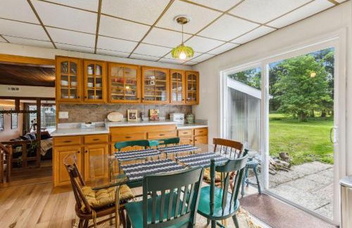 Valley View House | CVNP & Chill I Movie Projector I Awesome Backyard