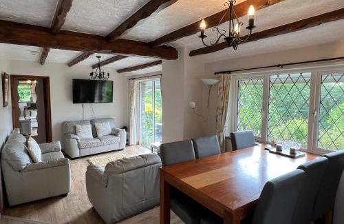 Neath House | Cwmbach Guest House