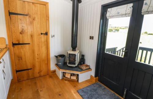 Llanfachraeth House | Cwt Y Rhos