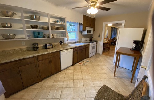 Charleston House | Cypress Cove - Cozy home just off Hiwassee River in Historic Charleston TN