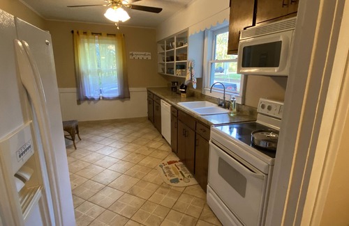 Charleston House | Cypress Cove - Cozy home just off Hiwassee River in Historic Charleston TN