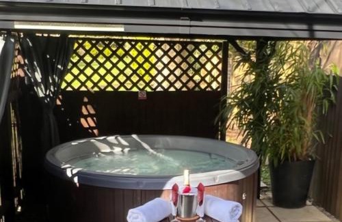 New Forest District House | Cypress Log Cabins Accommodation