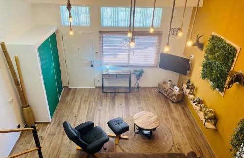 Poblats Maritims Apartment | Dúplex tipo loft de estilo selvático y safari, con encanto y a pasos del mar