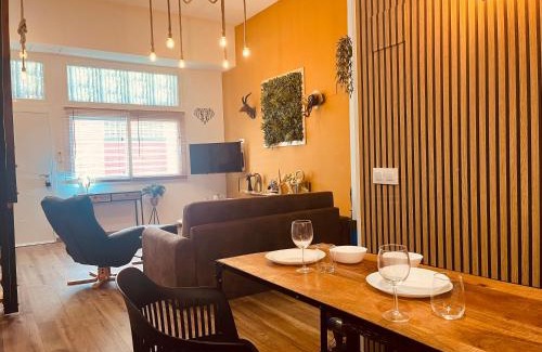 Poblats Maritims Apartment | Dúplex tipo loft de estilo selvático y safari, con encanto y a pasos del mar