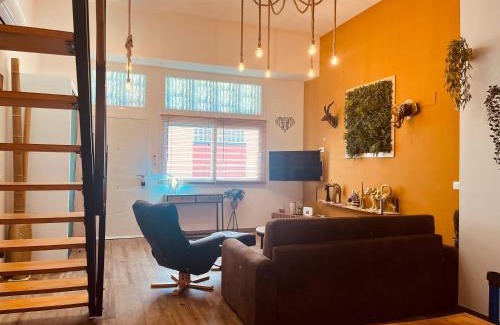Poblats Maritims Apartment | Dúplex tipo loft de estilo selvático y safari, con encanto y a pasos del mar