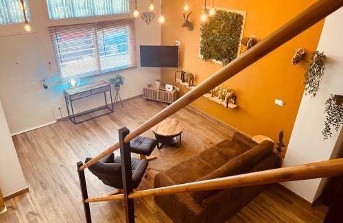 Poblats Maritims Apartment | Dúplex tipo loft de estilo selvático y safari, con encanto y a pasos del mar