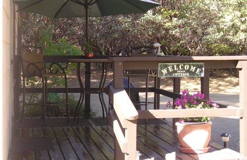 Mariposa Cottage | D&E Digs/Relax in the Woods Under Starlit Skies.