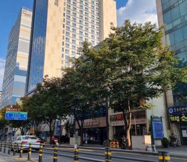 Seongnae-dong Apartment | Daegu StarB&B DSR Hotel mia Guestroom