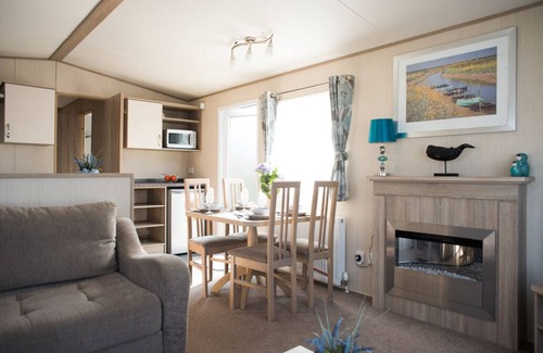 Hamworthy House | Daisy 3 bedroom modern caravan on Haven's Award Winning Rockley Park