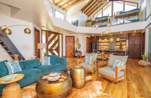 Roatan House | Dakota Breeze