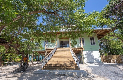 Roatan House | Dakota Breeze