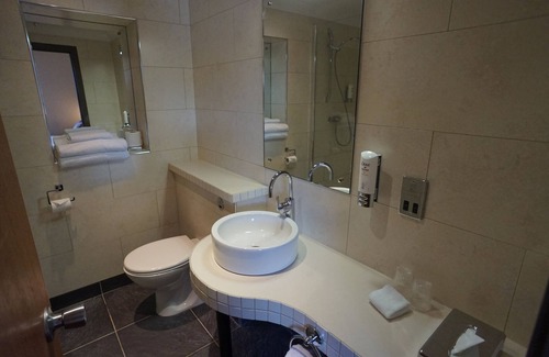 Lincoln Hotel | Damon's Hotel