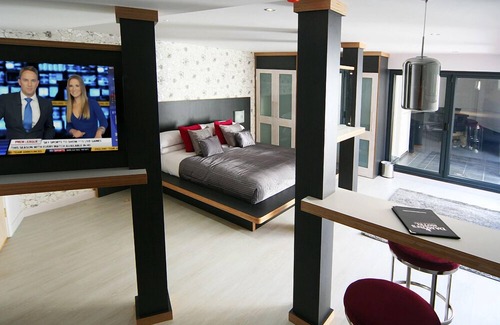 Lincoln Hotel | Damon's Hotel