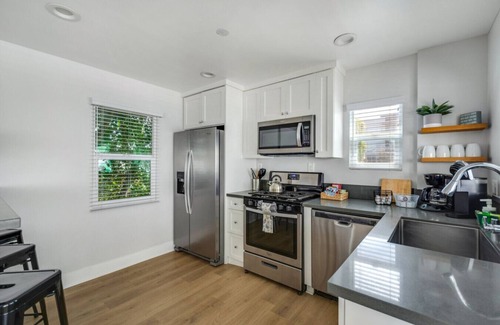 Huntington Beach Apartment | Dana - 231 1st Unit 5